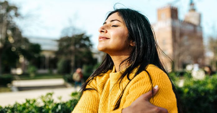 Nedostatek vitaminu D: Příznaky, léčba a příčiny