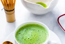 Matcha: Jak zařadit tento zelený čaj bohatý na živiny do svého jídelníčku