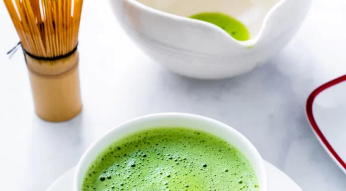Matcha: Jak zařadit tento zelený čaj bohatý na živiny do svého jídelníčku
