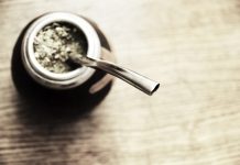 Yerba Maté: Jihoamerický nápoj s povzbuzujícími účinky Yerba Maté: Jihoamerický nápoj s povzbuzujícími účinky