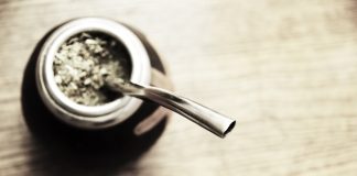 Yerba Maté: Jihoamerický nápoj s povzbuzujícími účinky Yerba Maté: Jihoamerický nápoj s povzbuzujícími účinky