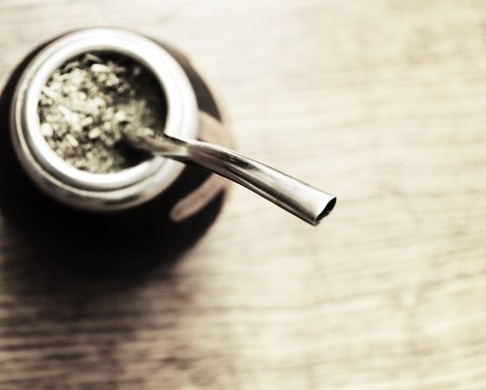 Yerba Maté: Jihoamerický nápoj s povzbuzujícími účinky Yerba Maté: Jihoamerický nápoj s povzbuzujícími účinky