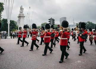 Military press a Push press: Nejlepší cviky pro sílu ramen Military press a Push press: Nejlepší cviky pro sílu ramen
