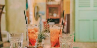 8 letních alkoholických nápojů: Jak je udělat méně kalorickými 8 letních alkoholických nápojů: Jak je udělat méně kalorickými