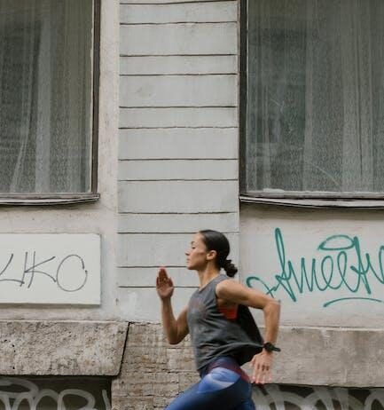 Zdravotní benefity pravidelného běhání: Jak běh ovlivňuje zdraví? Zdravotní benefity pravidelného běhání: Jak běh ovlivňuje zdraví?
