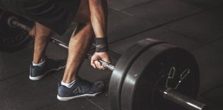 Mrtvý tah pro hluboký záda: Správná technika a výhody cvičení