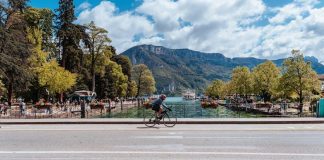 Správné Cvičení na Horní Kladce vsedě: Tipy a Varování