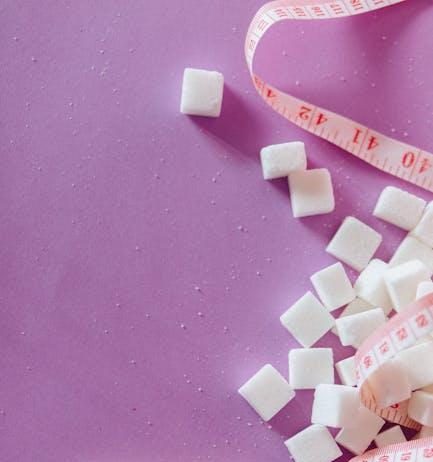Metabolismus a kalorický deficit: Jaký je vztah mezi silovým tréninkem a spalováním kalorií? Metabolismus a kalorický deficit: Jaký je vztah mezi silovým tréninkem a spalováním kalorií?