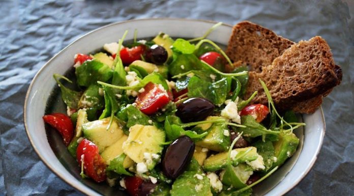 Tipy na přípravu salátu, aby vás neplnil hned po jídle Tipy na přípravu salátu, aby vás neplnil hned po jídle