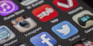 Proč Žijeme Falešný Život na Sociálních Sítích? Proč Žijeme Falešný Život na Sociálních Sítích?