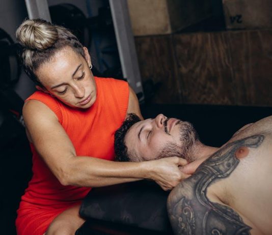 Posilování Středu Těla: TOP 5 Cviků pro Pevný Core Posilování Středu Těla: TOP 5 Cviků pro Pevný Core