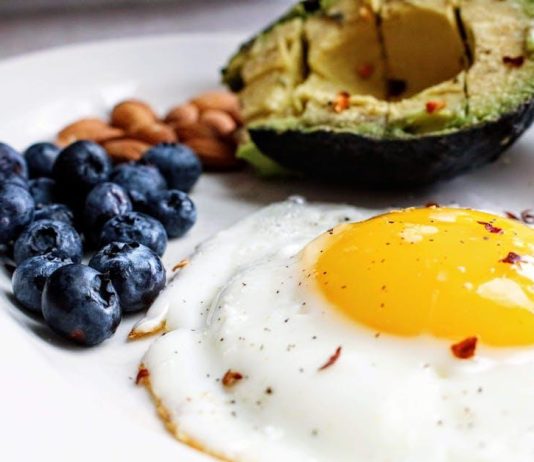 Keto Dieta vs. Vysokosacharidová Strava: Která Pomáhá Hubnutí? Keto Dieta vs. Vysokosacharidová Strava: Která Pomáhá Hubnutí?